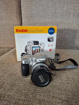 Cámara Kodak Plata y Negra