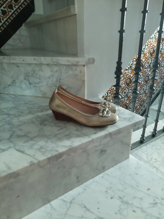 Zapatos Hispanitas dorados talla 40