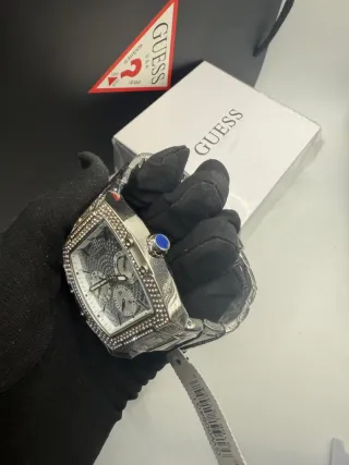 Reloj Guess Plateado y Blanco