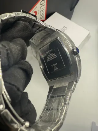 Reloj Guess Plateado y Blanco