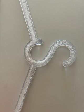 Percha de plástico transparente