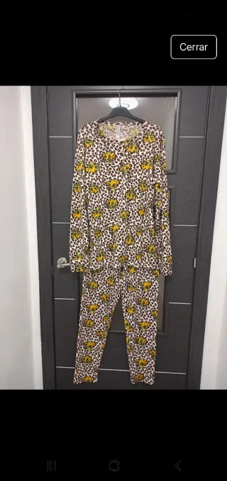 Pijama Rey León Talla xxl  tengo tres colores.