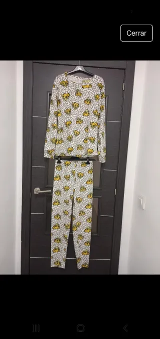 Pijama Rey León Talla xxl  tengo tres colores.