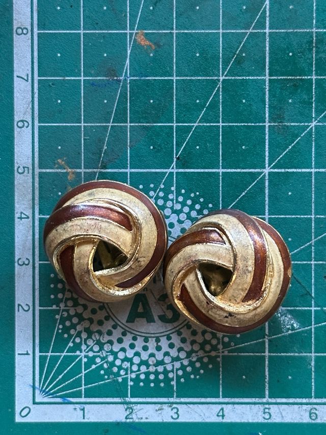 Pendientes vintage nudo oro y marrón