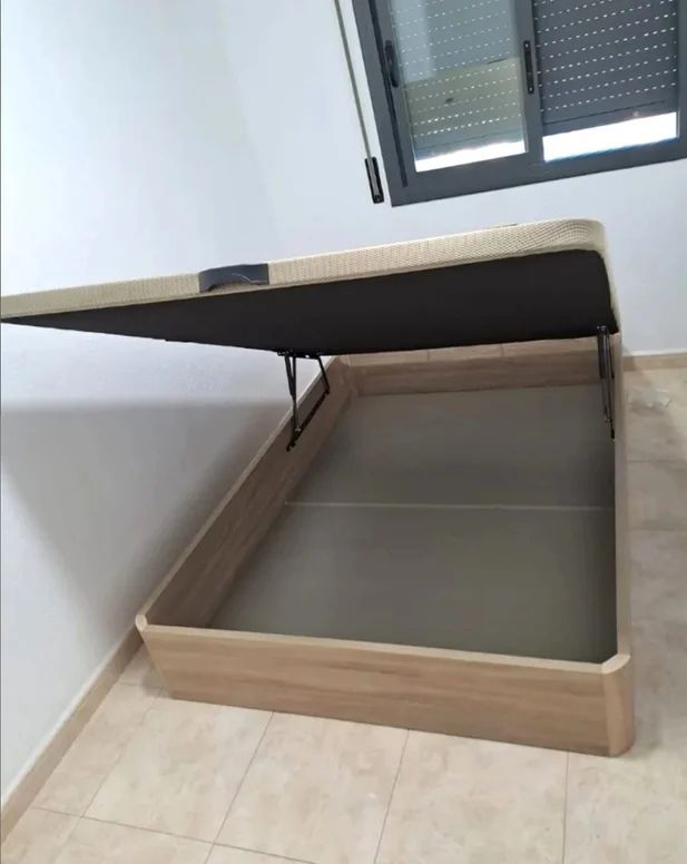 Letti / Armadi / Comodini