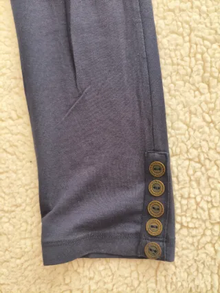 Leggings azules con botones