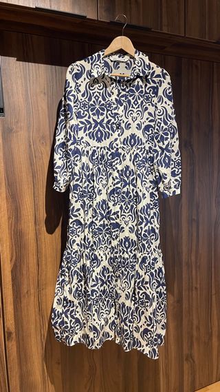 Vestido Zara largo estampado azul y blanco