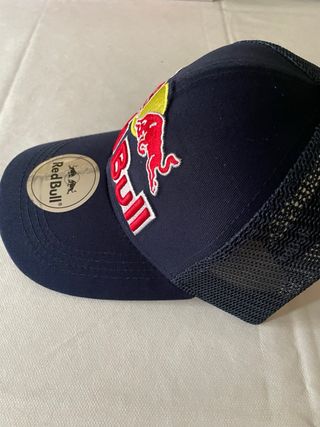 Gorra Red Bull Azul Rejilla. Logo Frontal y Traser