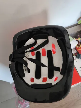 Casco de bici infantil rosa con mariposas