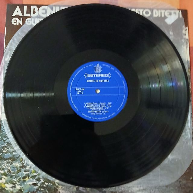 Ernesto Bitetti Albéniz en Guitarra Hispavox