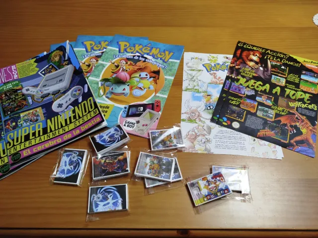 2 Álbumes de SNES y 3 de Pokémon (Cromos)
