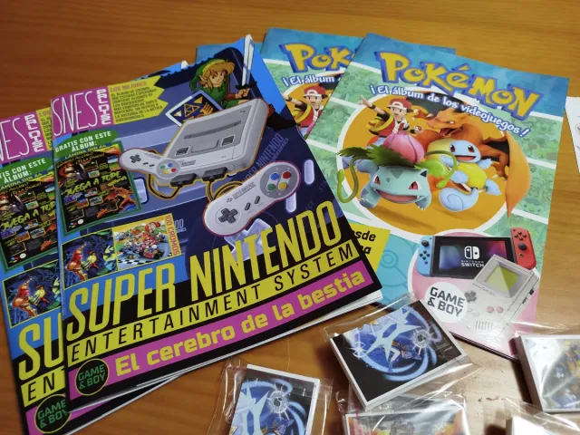 2 Álbumes de SNES y 3 de Pokémon (Cromos)