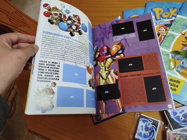 2 Álbumes de SNES y 3 de Pokémon (Cromos)