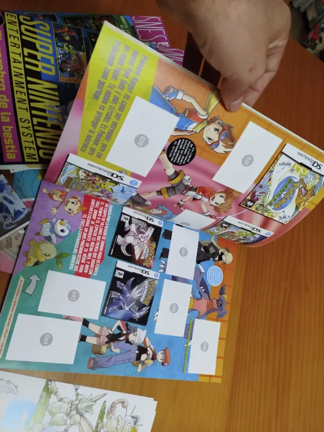 2 Álbumes de SNES y 3 de Pokémon (Cromos)