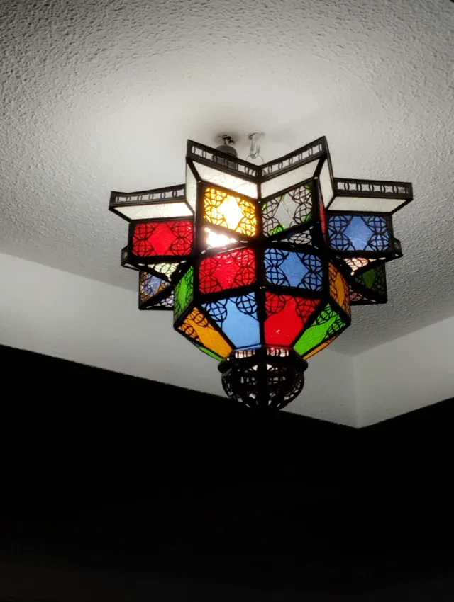 Lámpara de techo multicolor de cristal y metal