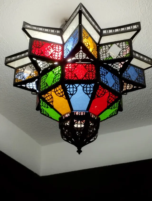 Lámpara de techo multicolor de cristal y metal