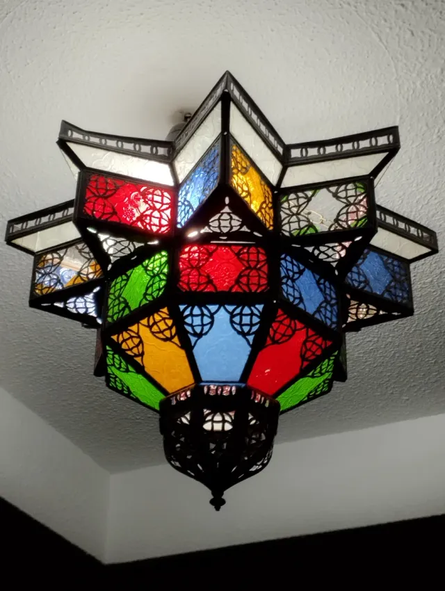 Lámpara de techo multicolor de cristal y metal