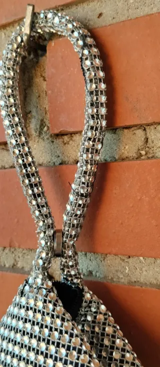 Bolso de fiesta plateado con pedrería