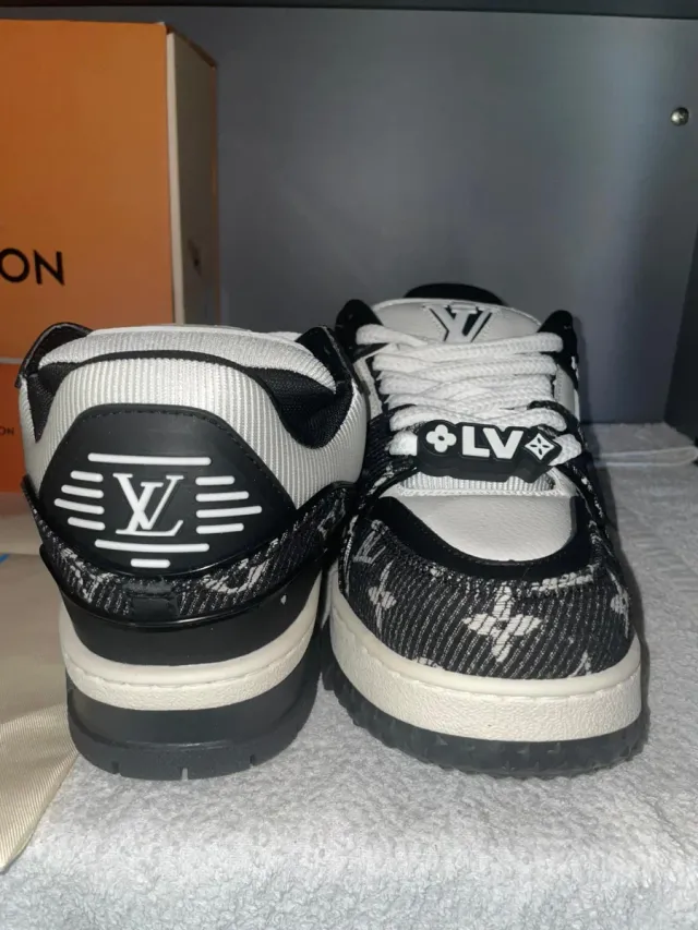 Sneakers Louis Vuitton Nere e Bianche