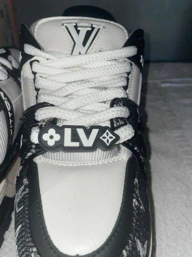 Sneakers Louis Vuitton Nere e Bianche