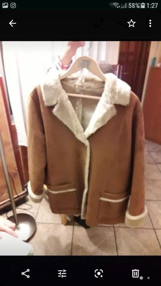 Chaquetón chica beige y marrón