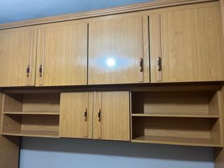 Mueble puente madera bien conservado.
