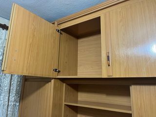 Mueble puente madera bien conservado.