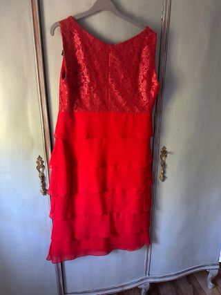 Vestido fiesta rojo con encaje y volantes