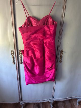 Vestido fiesta rojo con encaje y volantes