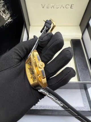 Reloj Versace Dorado y Negro