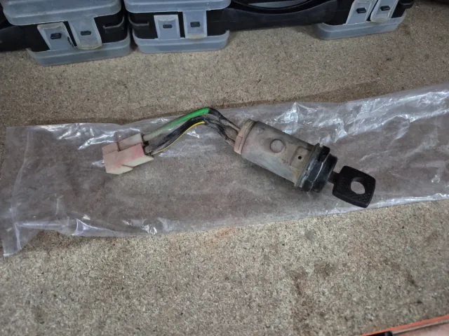 Llave de arranque Unimog con cableado usada.