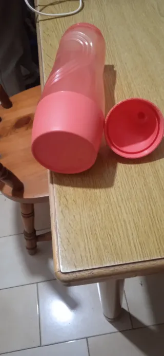 Borraccia in plastica rosa