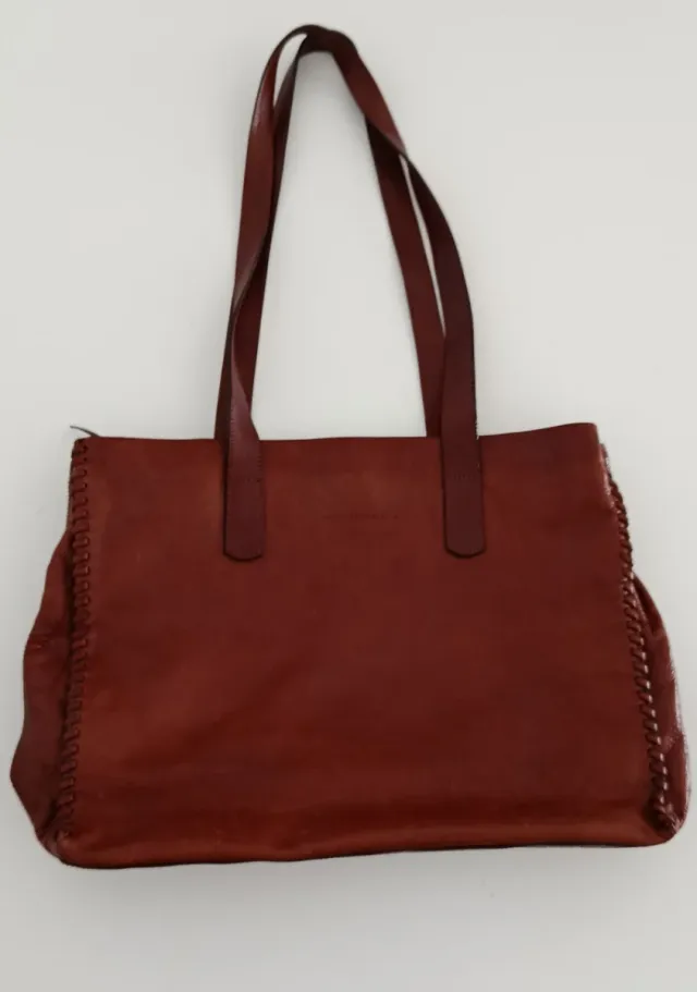 Bolso de piel marrón