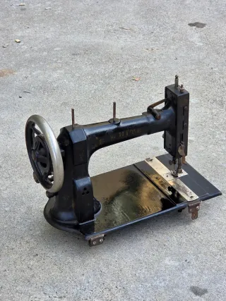 Máquina de coser antigua WHITE siglo XIX