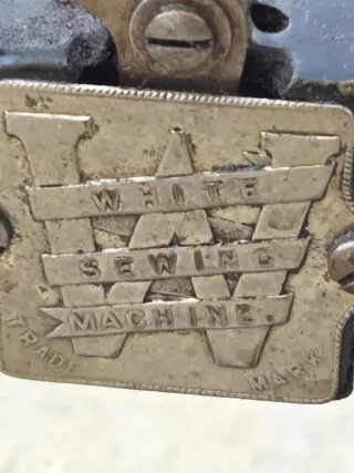 Máquina de coser antigua WHITE siglo XIX