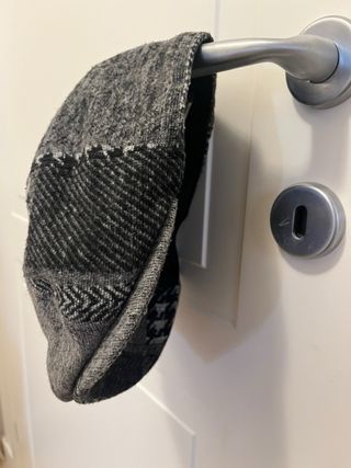 Berretto uomo patchwork grigio e nero mis 56