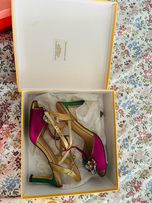 Sandalias Menbur buganvilla y oro talla 38