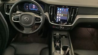 Volvo V60 B4 PLUS DARK 02/2025