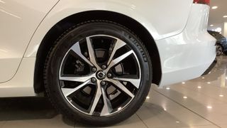 Volvo V60 B4 PLUS DARK 02/2025