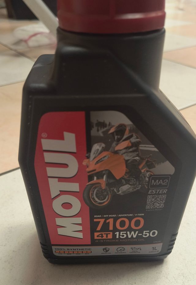 Olio Motul 7100 15W-50 4T MA2 Sintetico 1L