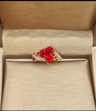 Anillo Rosa Roja y Dorada con Circonitas