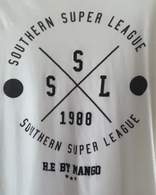 38° LOTE: 1 jersey y 2 camisetas hombre. Talla M