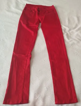 Pantalón vaquero rojo