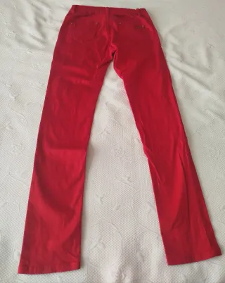 Pantalón vaquero rojo