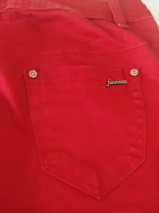 Pantalón vaquero rojo