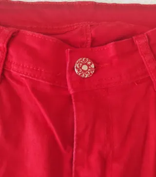 Pantalón vaquero rojo