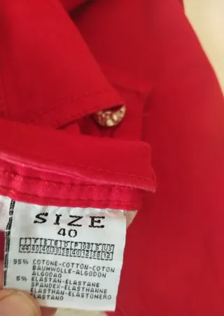 Pantalón vaquero rojo