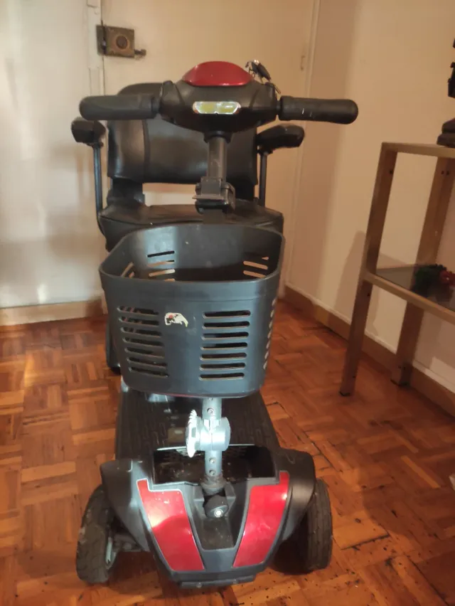 Scooter eléctrica con candado,cargador y funda