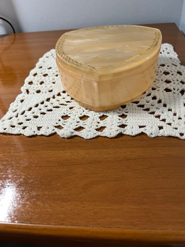 Joyero vintage y tapete crochet