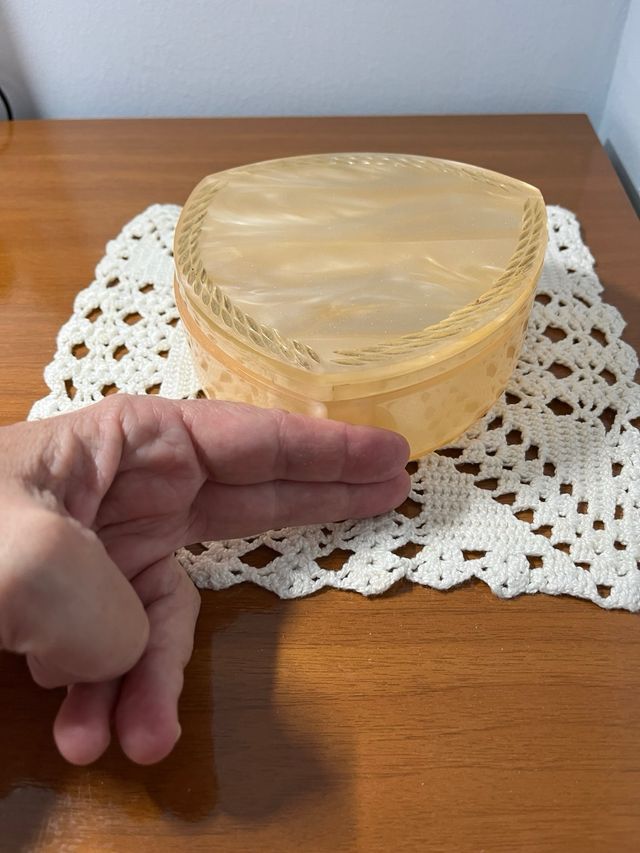 Joyero vintage y tapete crochet